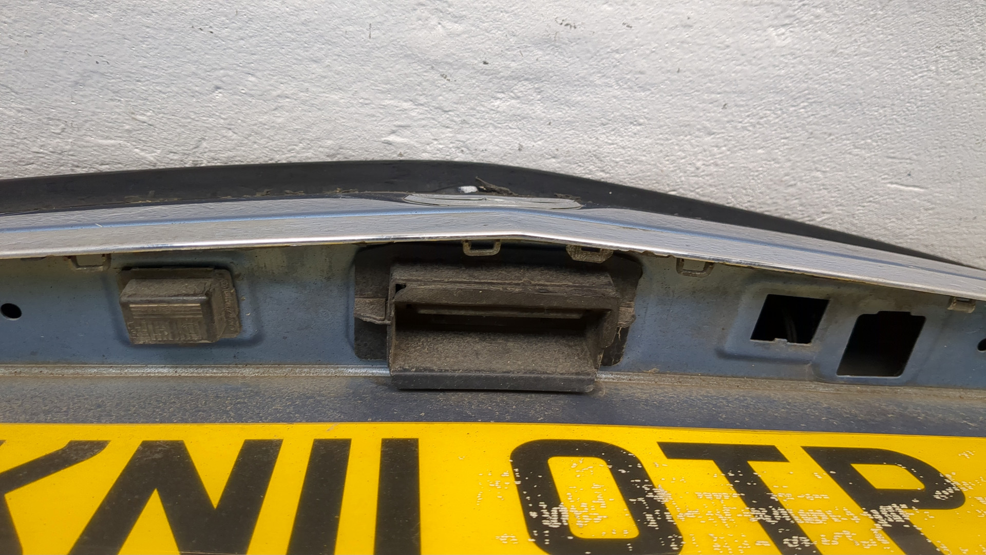 Дверь багажника