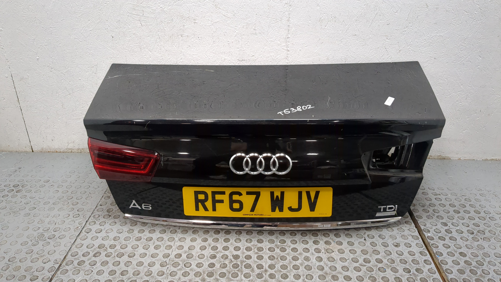 Дверь багажника