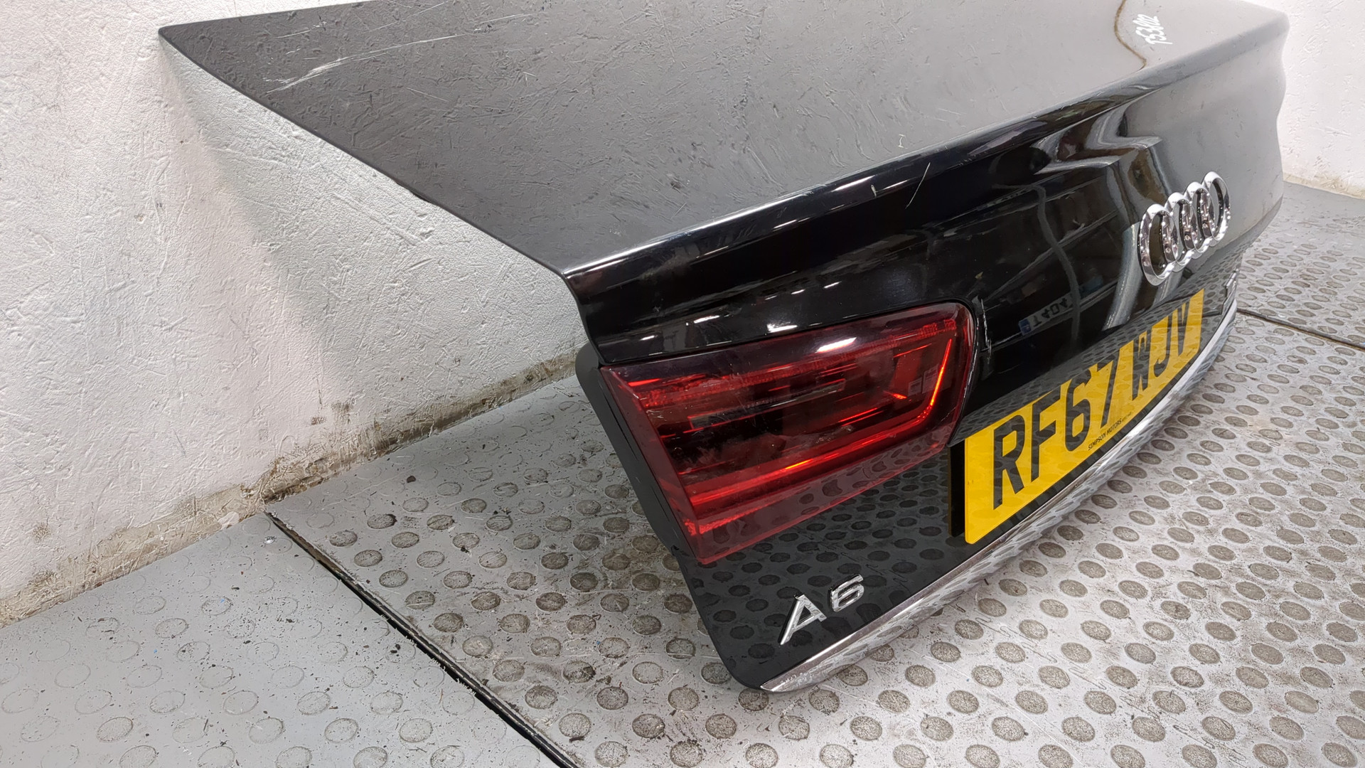 Дверь багажника