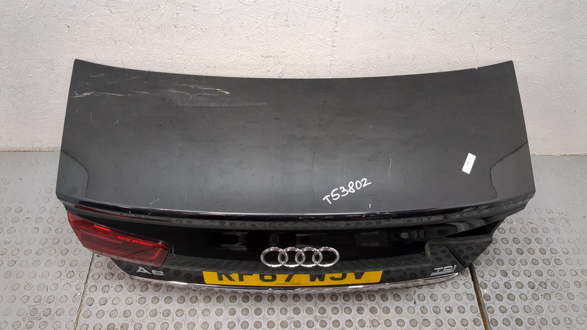 Дверь багажника