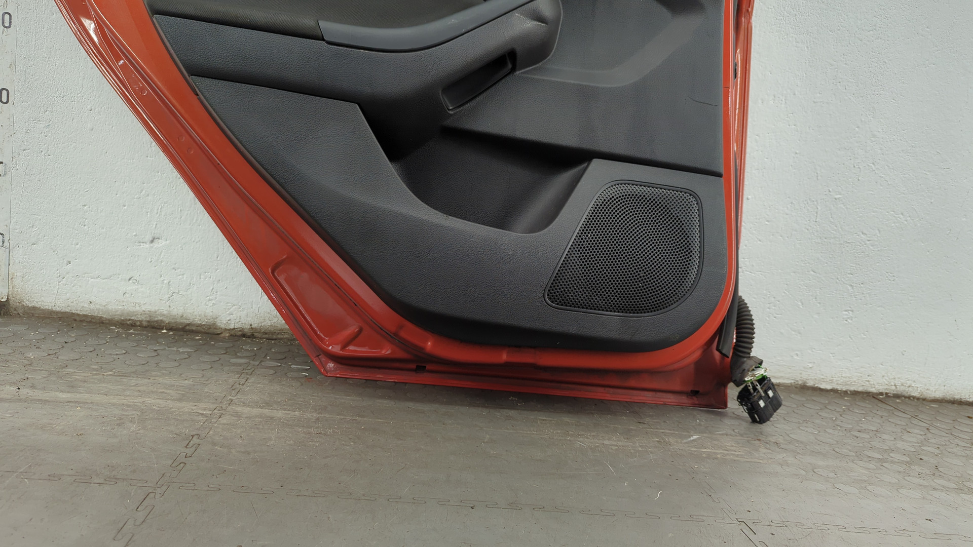 Дверь задняя левая