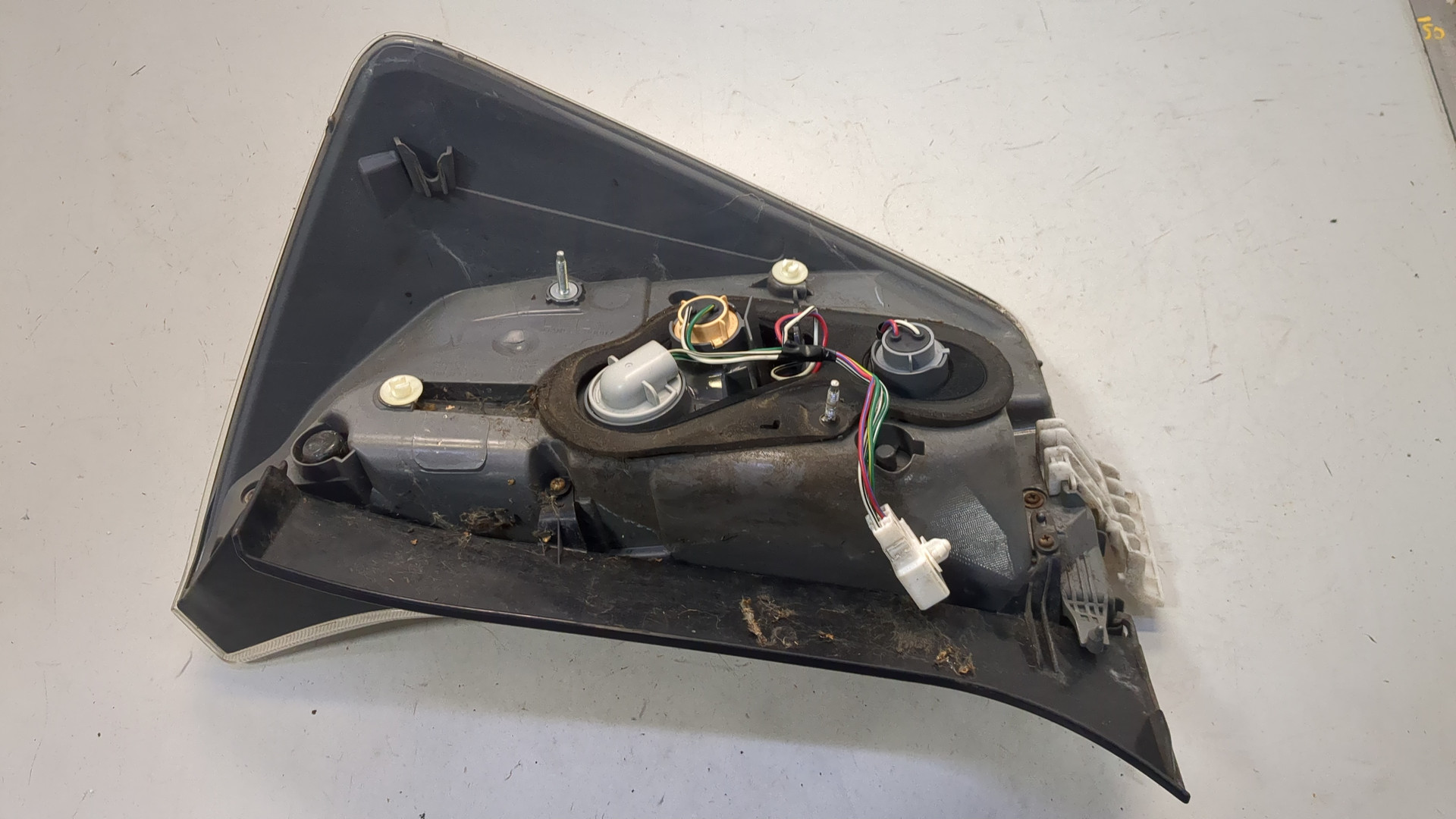 Фонарь задний левый