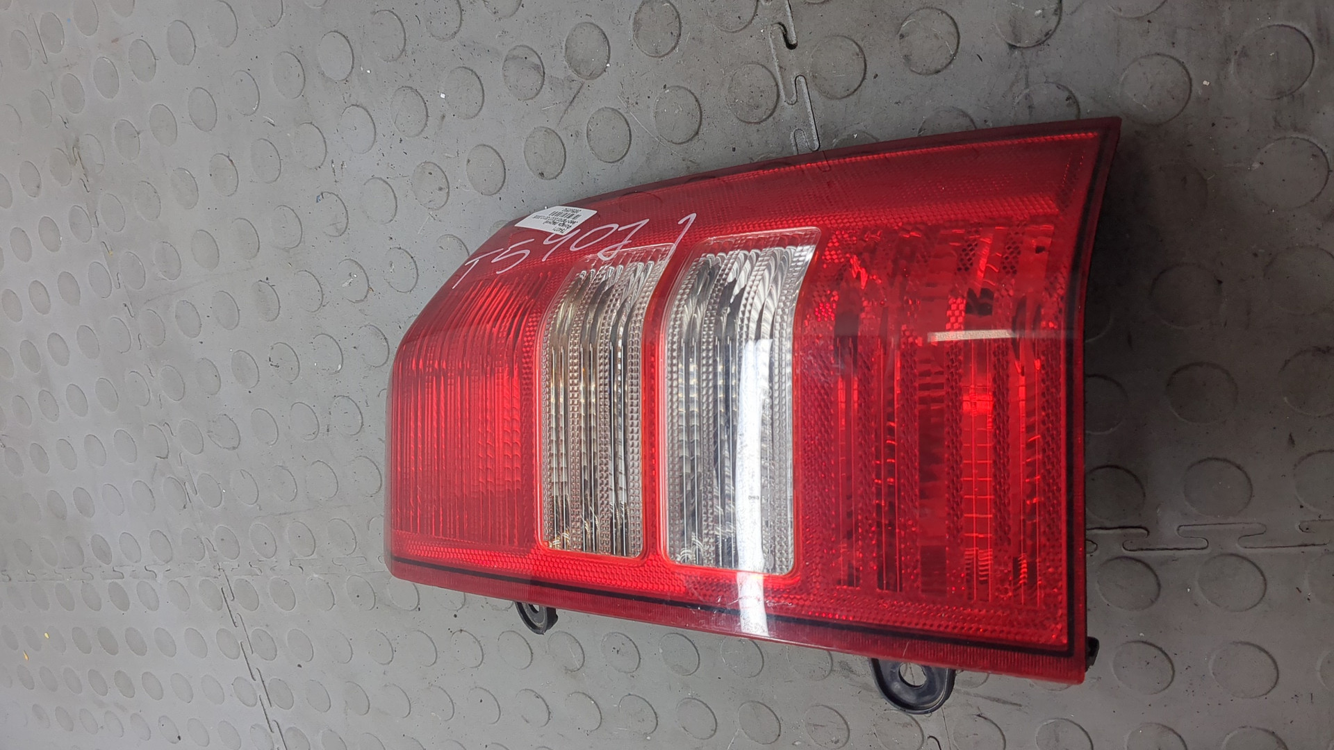 Фонарь задний правый