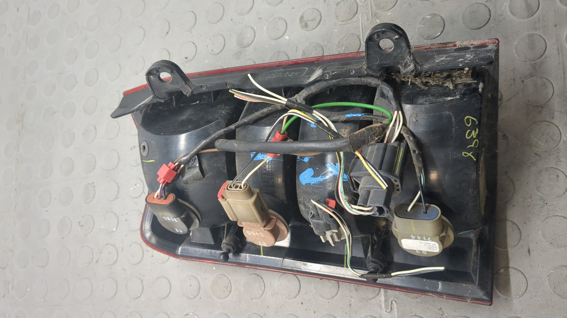 Фонарь задний правый