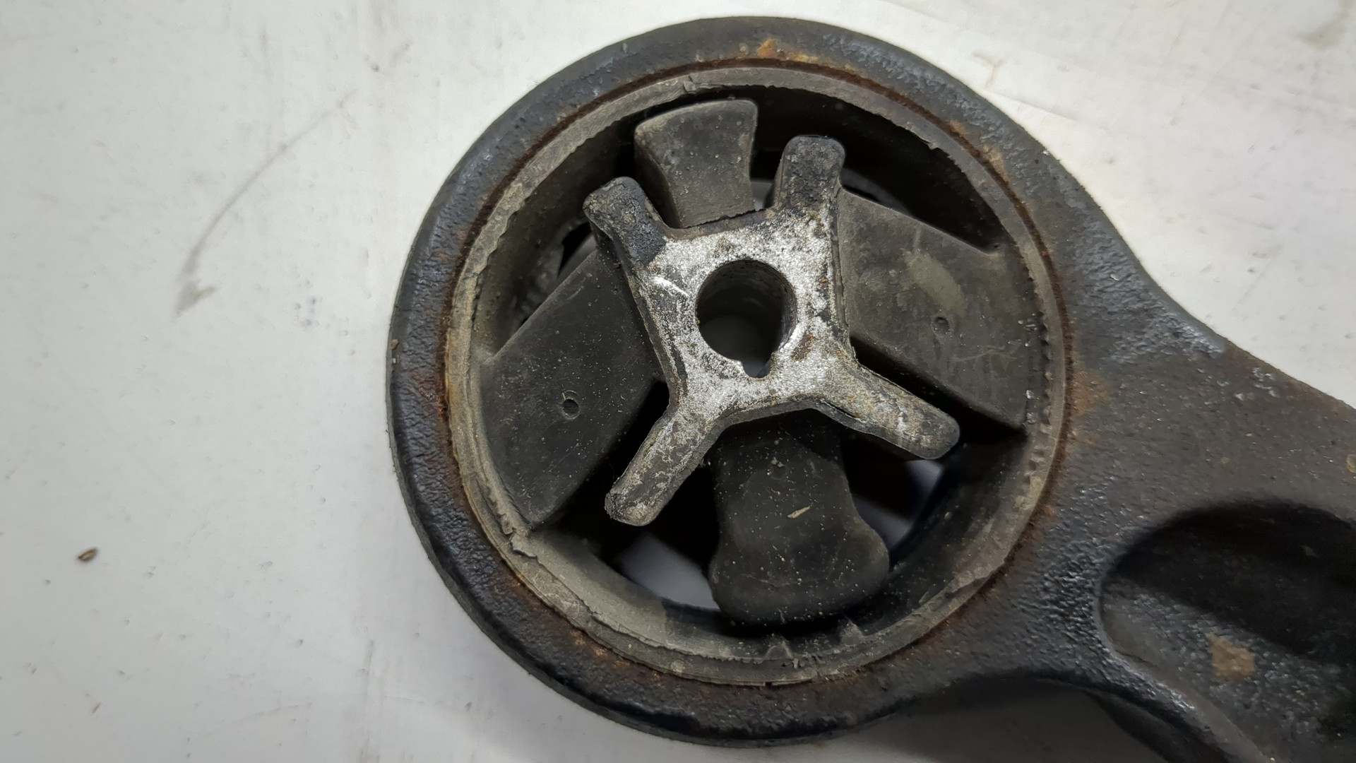 Опора двигателя