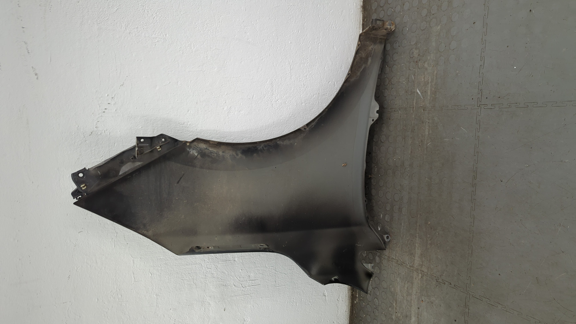 Крыло переднее левое