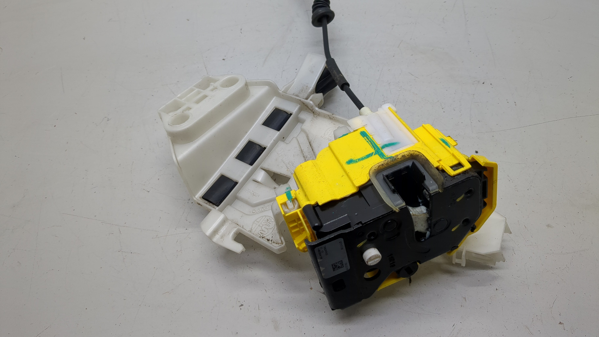 Замок двери задней правой