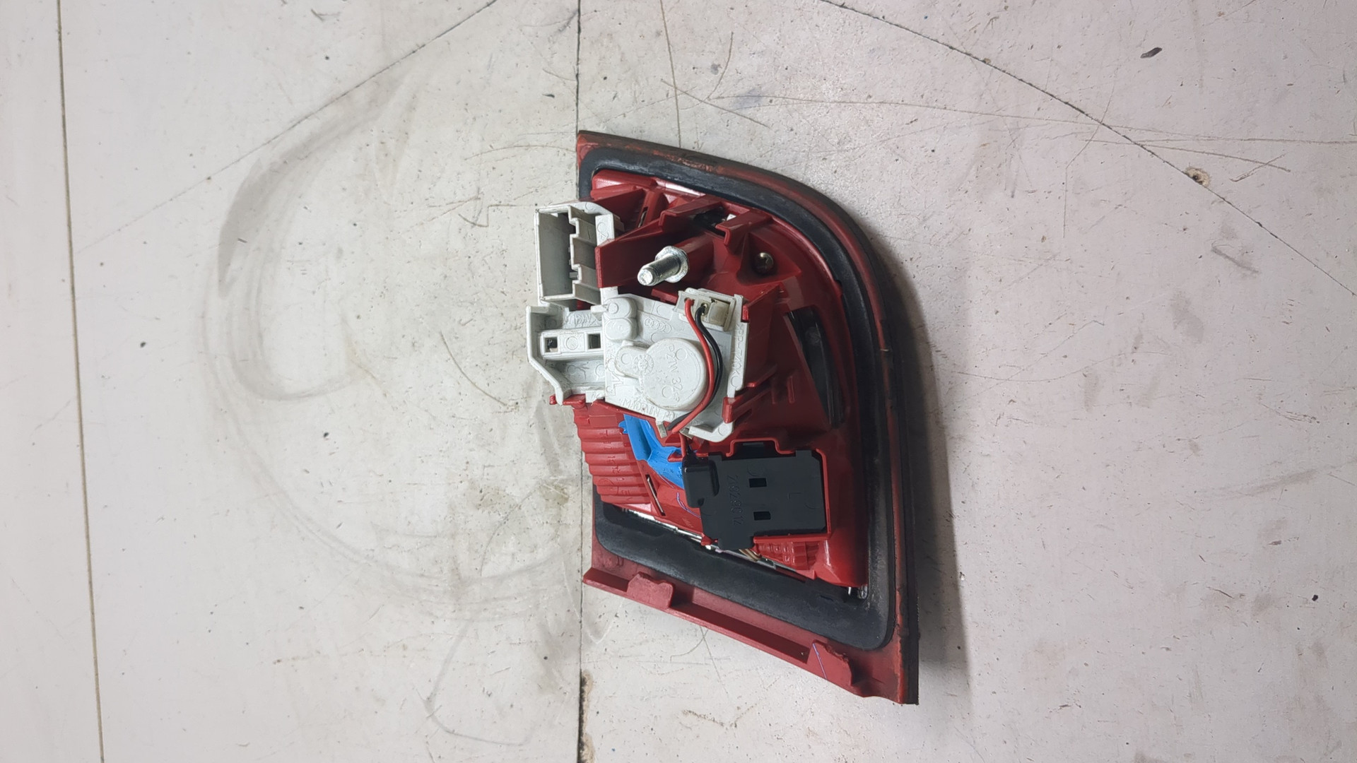 Фонарь задний внутренний правый