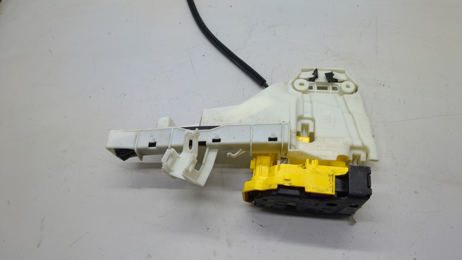 Замок двери передней правой