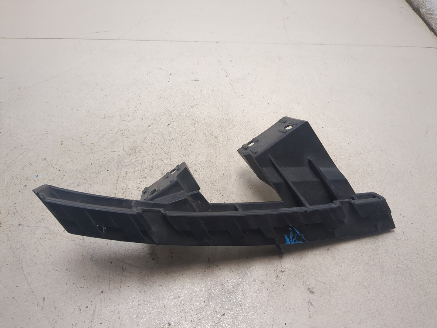 Кронштейн фар правый