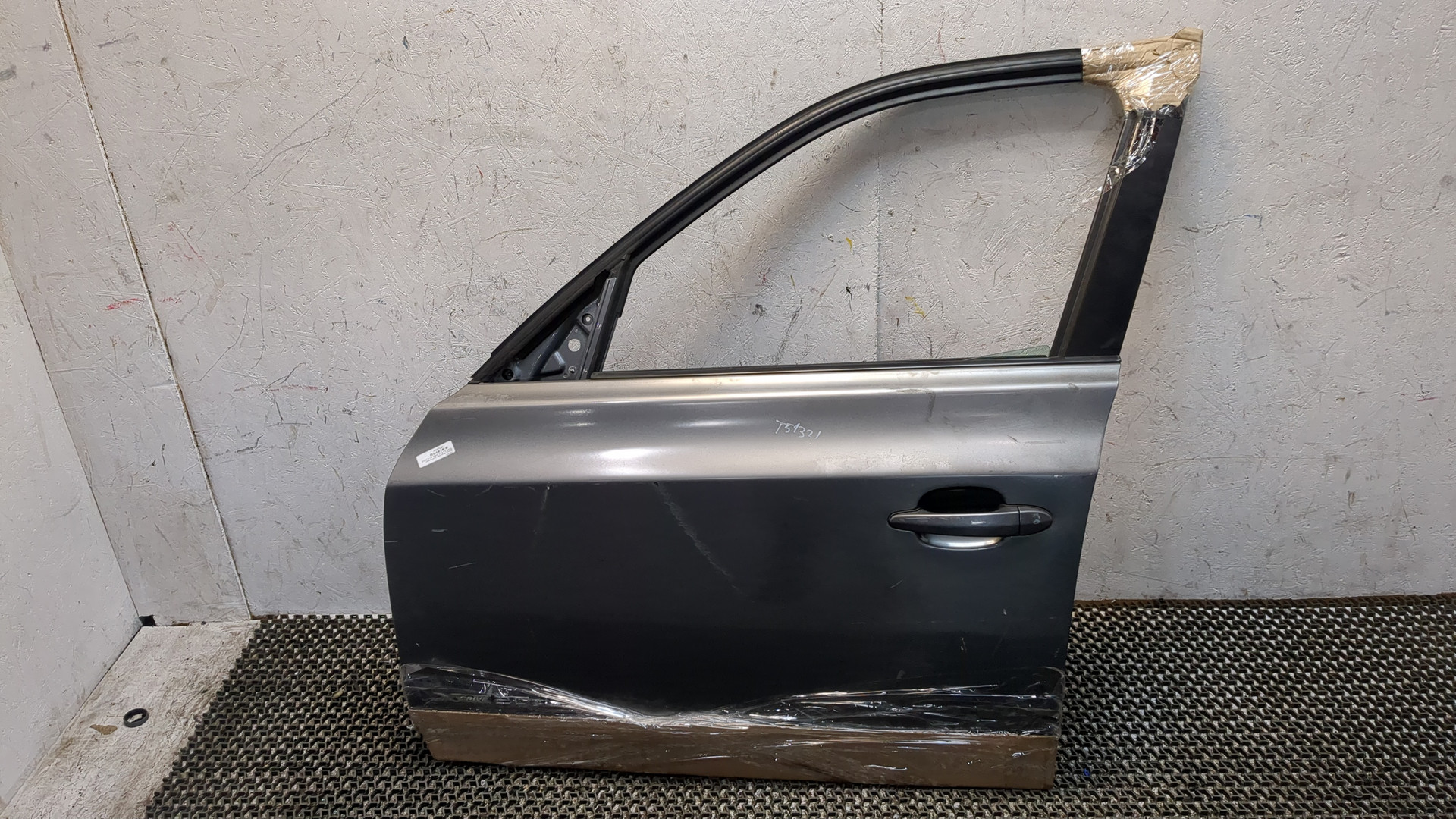 Дверь передняя левая