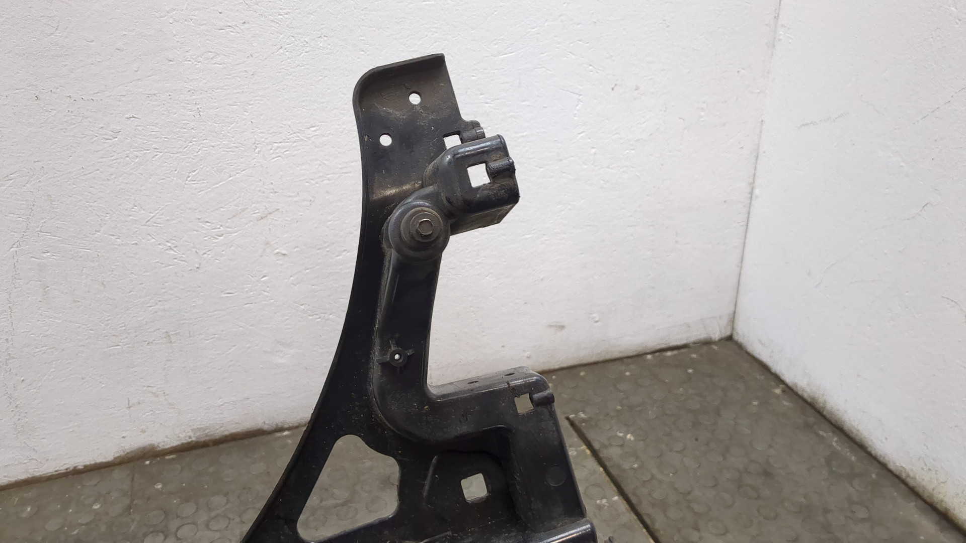 Кронштейн крепления крыла