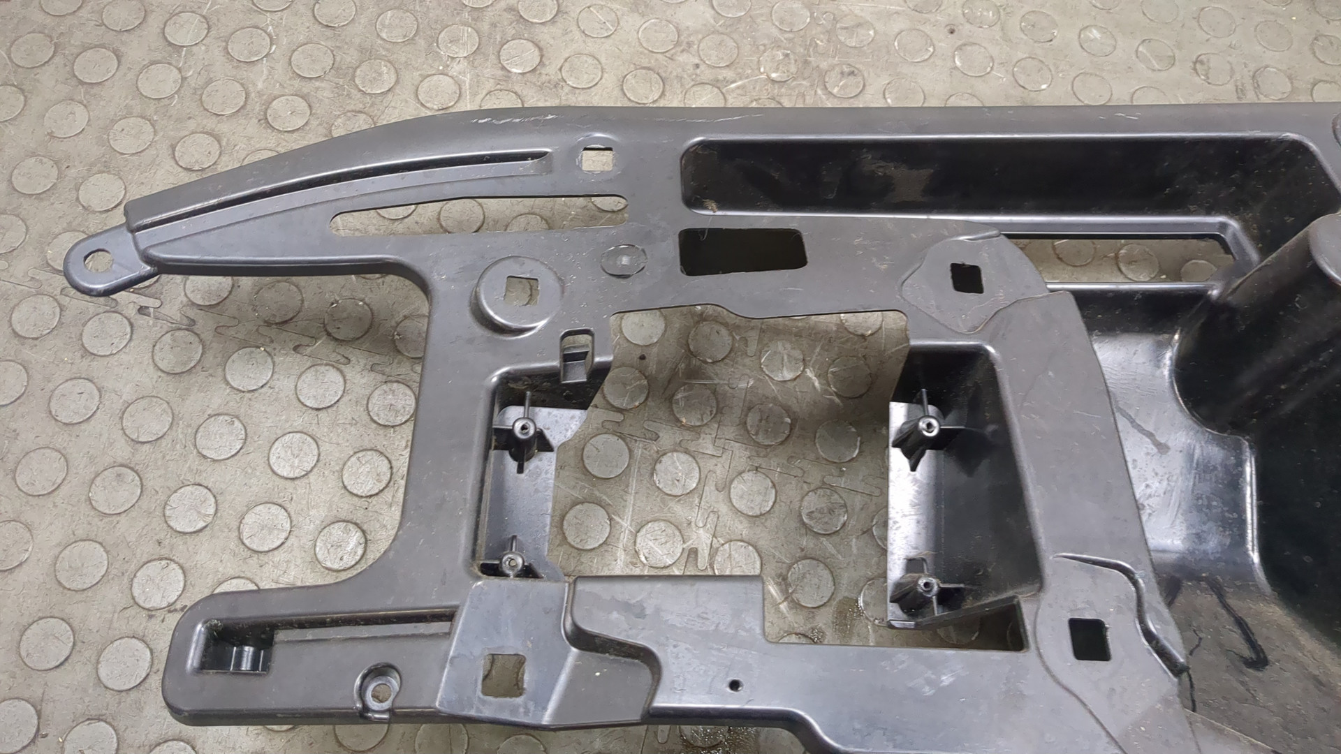 Кронштейн крепления крыла