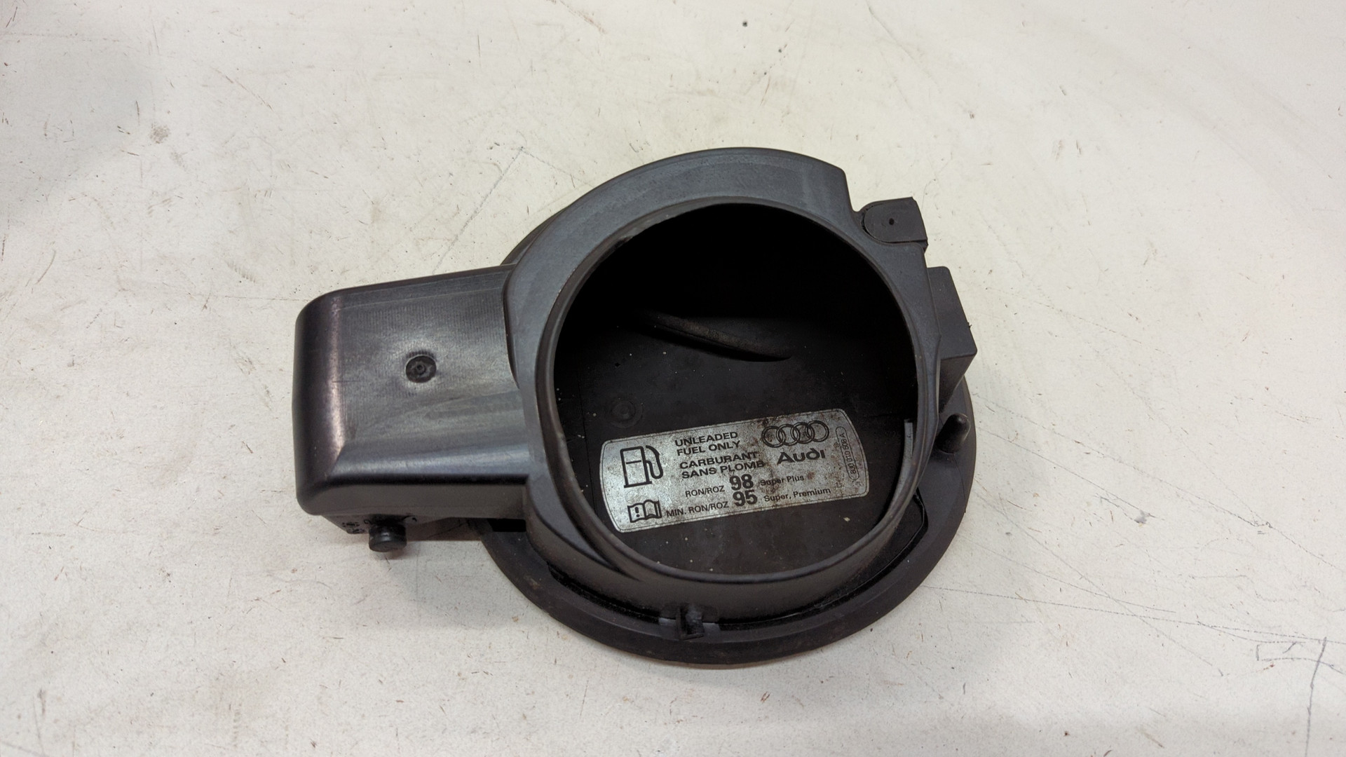 Лючок бензобака