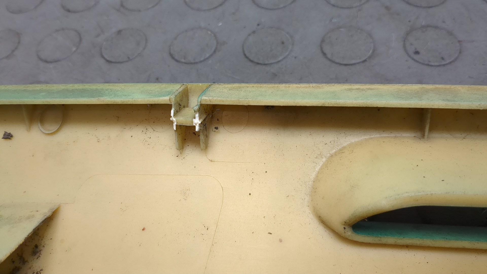 Планка под фары