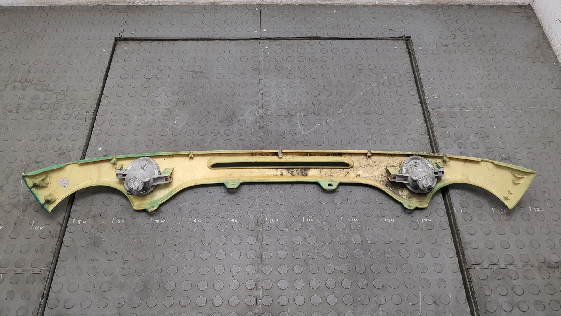 Планка под фары