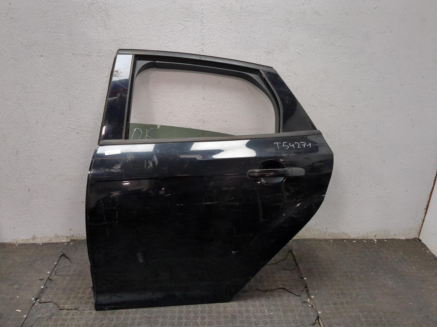 Дверь задняя левая