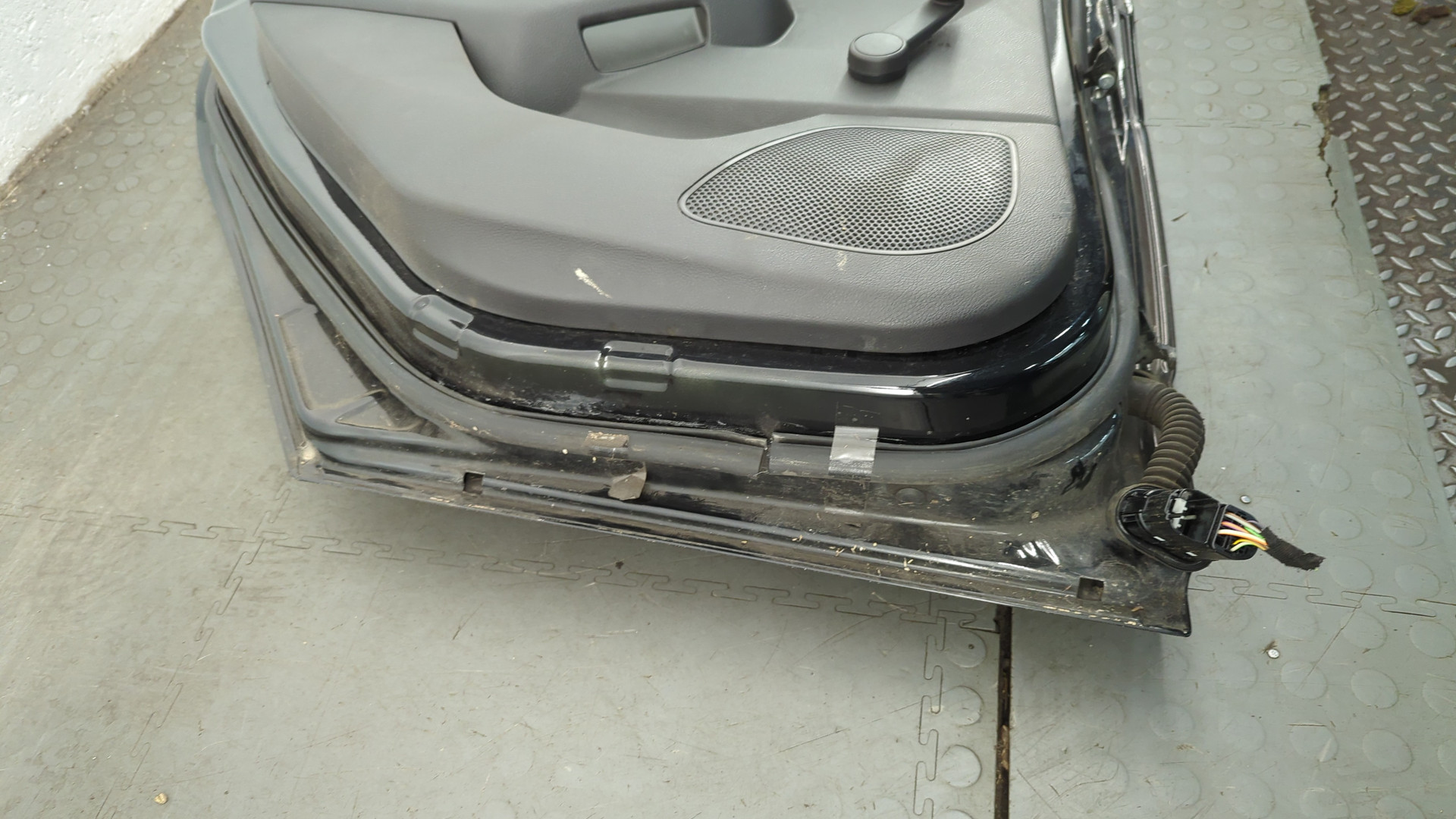 Дверь задняя левая