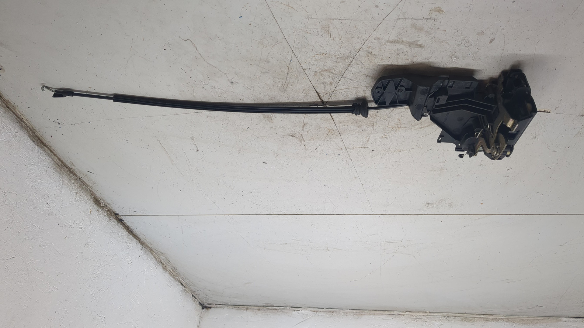 Замок двери передней правой