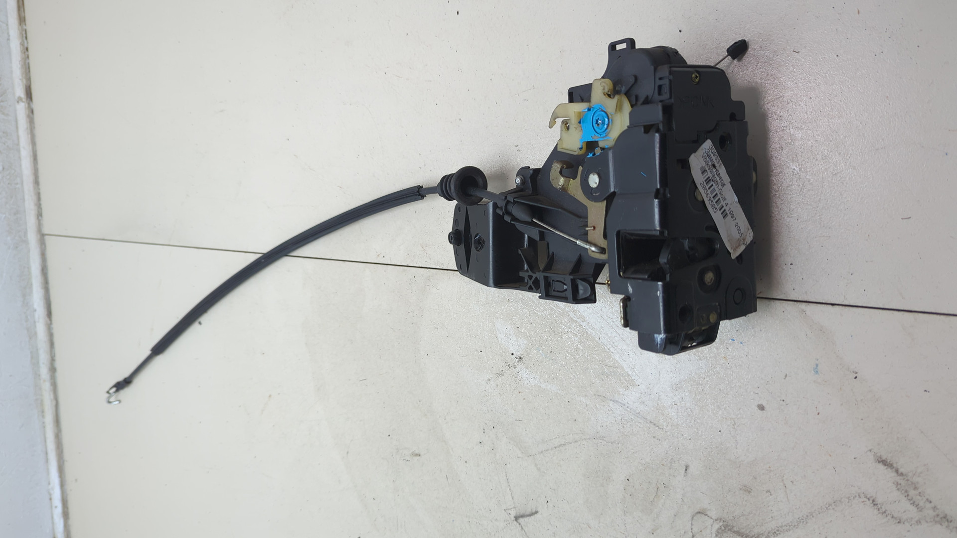 Замок двери передней правой