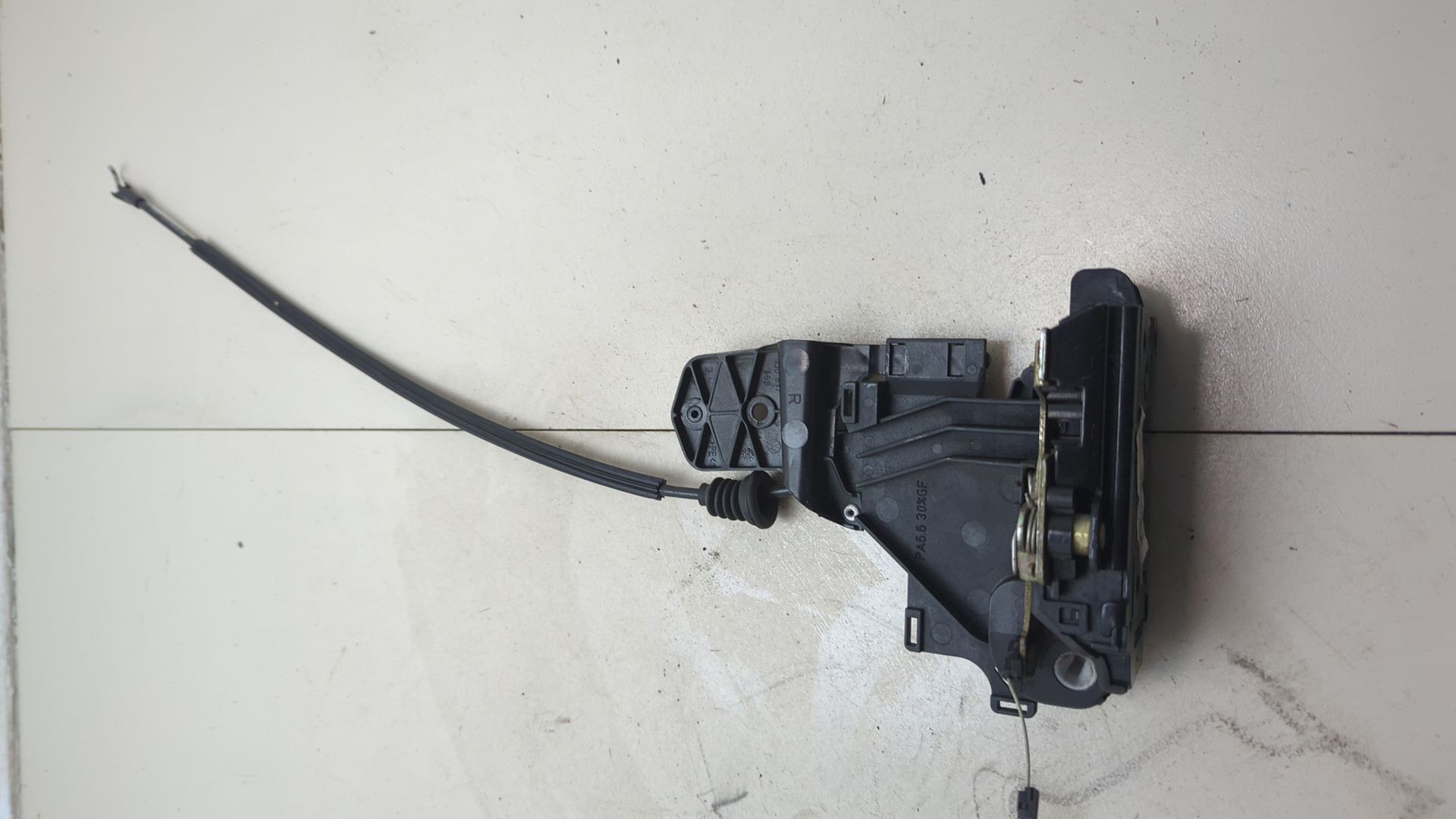 Замок двери передней правой