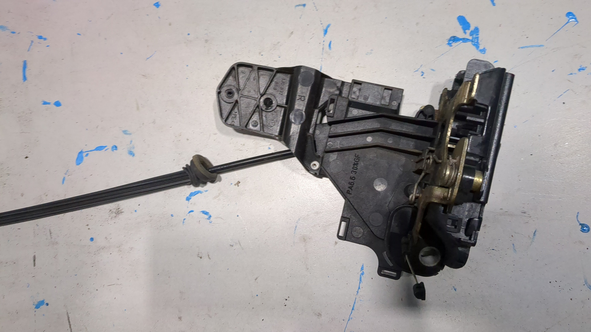 Замок двери передней правой