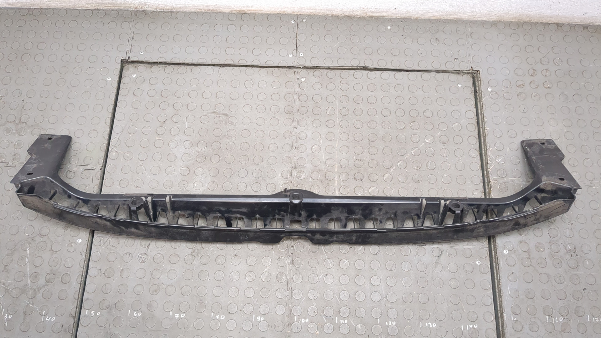 Кронштейн заднего бампера