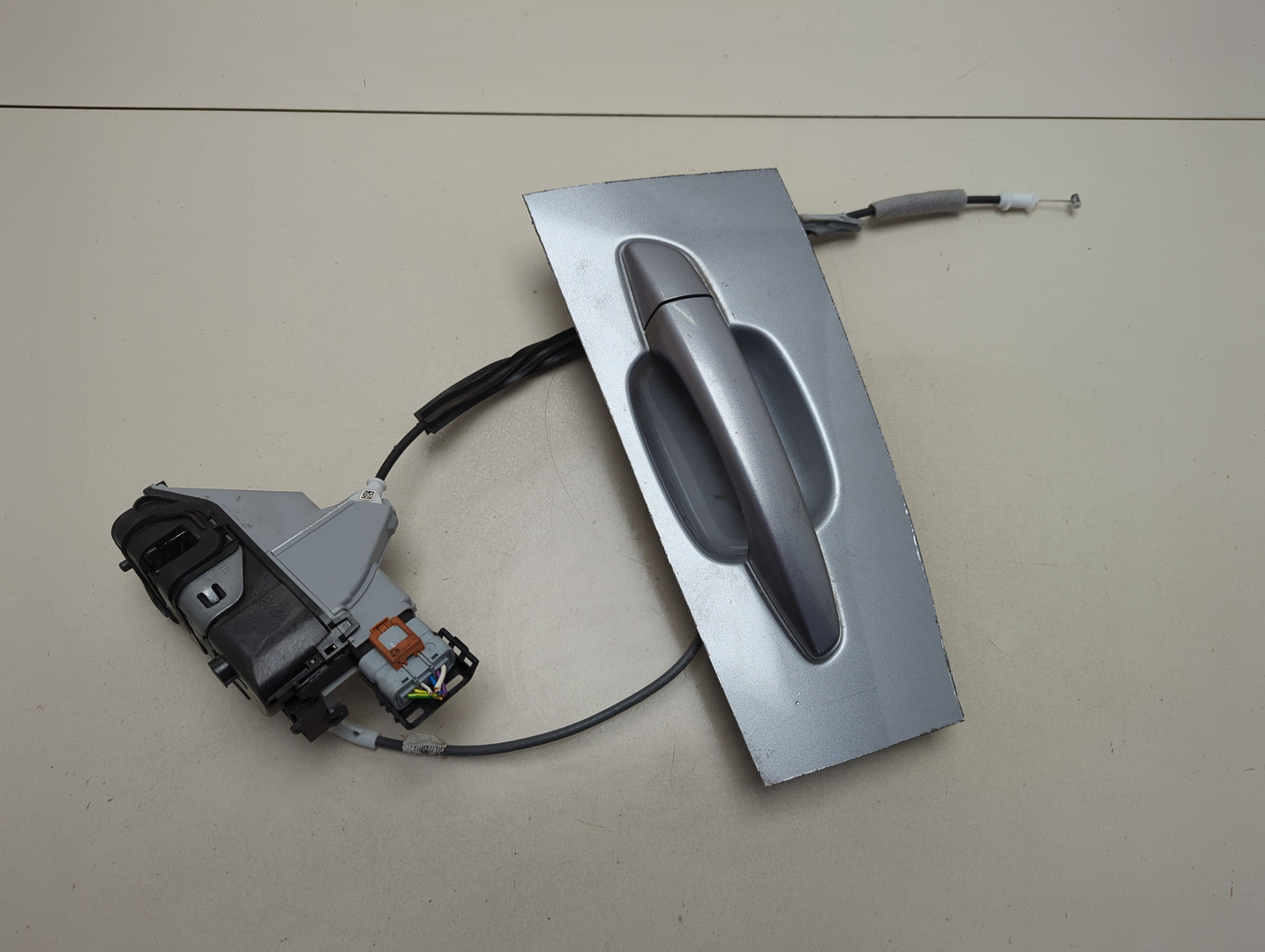 Замок двери задней левой