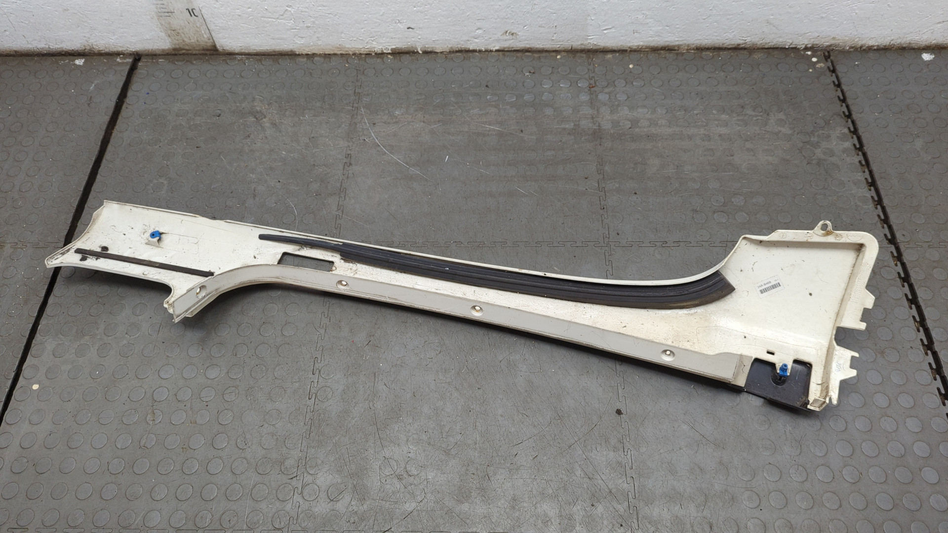 Молдинг лобового стекла