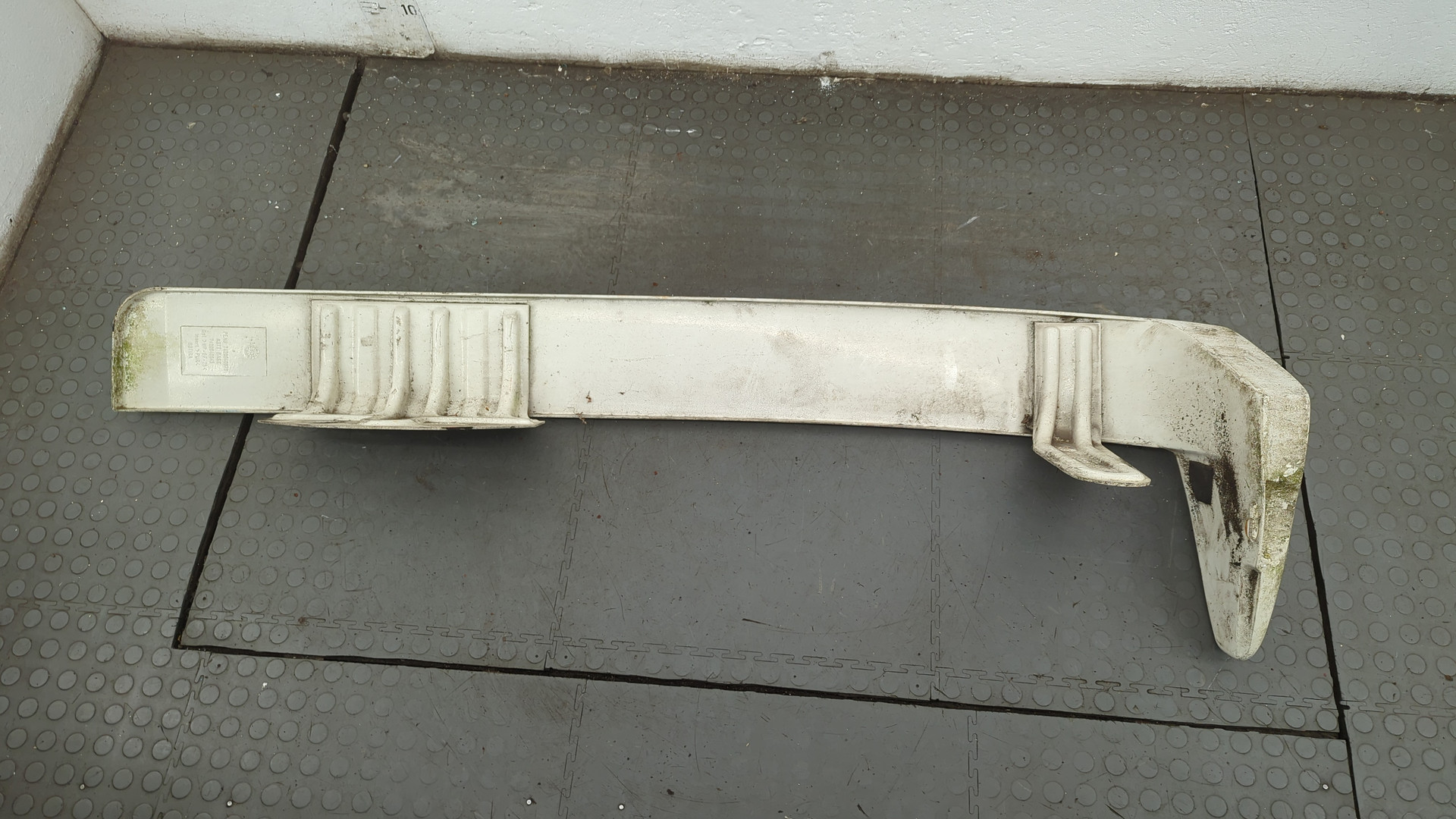 Спойлер переднего бампера левый