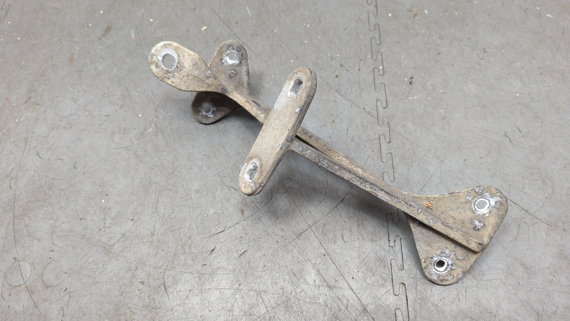 Кронштейн солнцезащитного козырька