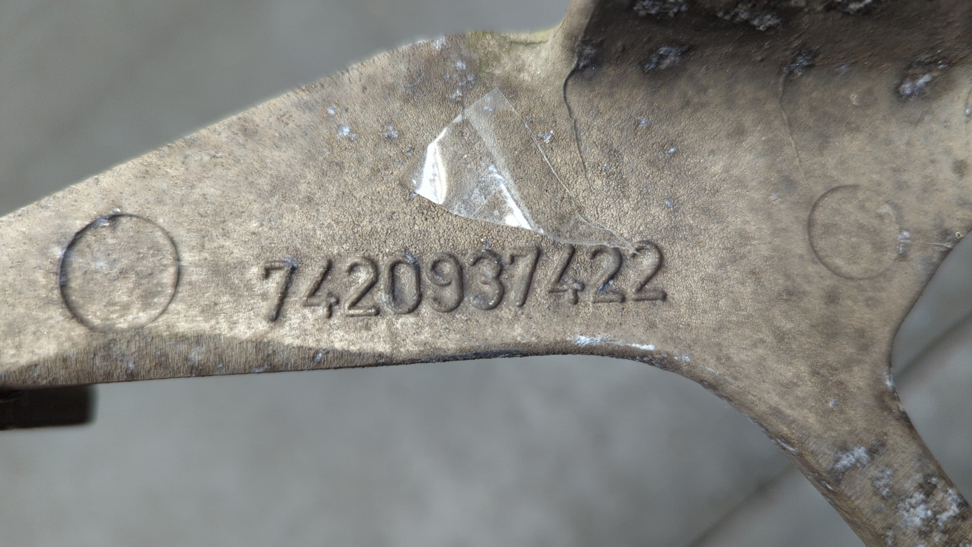 Кронштейн солнцезащитного козырька