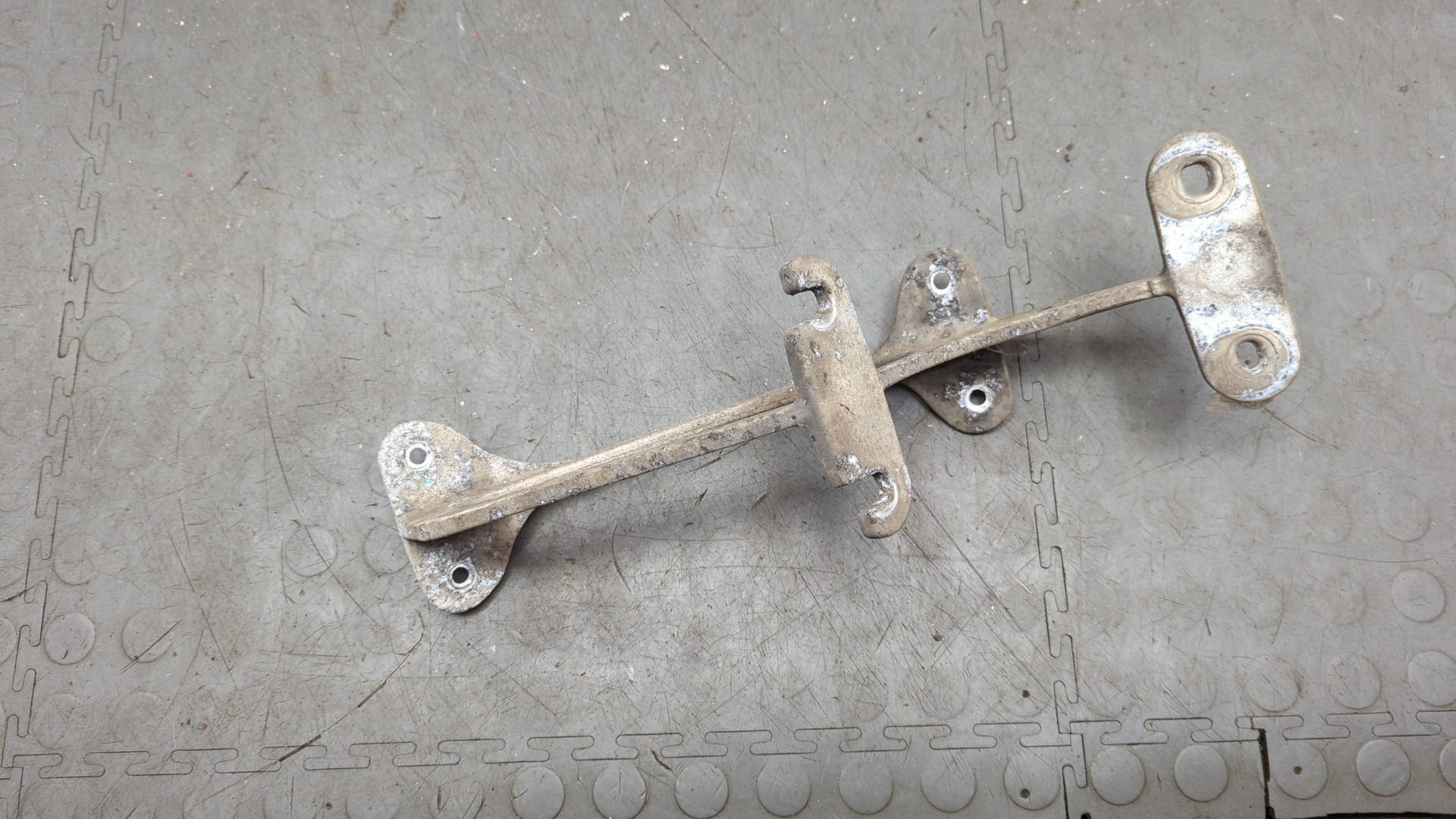 Кронштейн солнцезащитного козырька