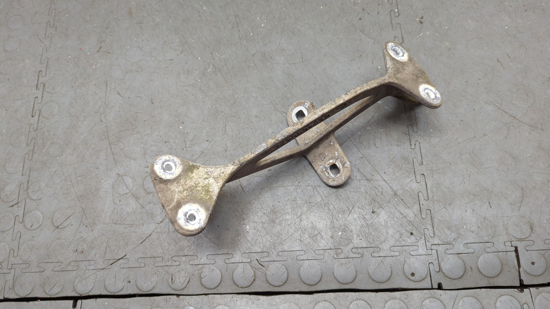 Кронштейн солнцезащитного козырька