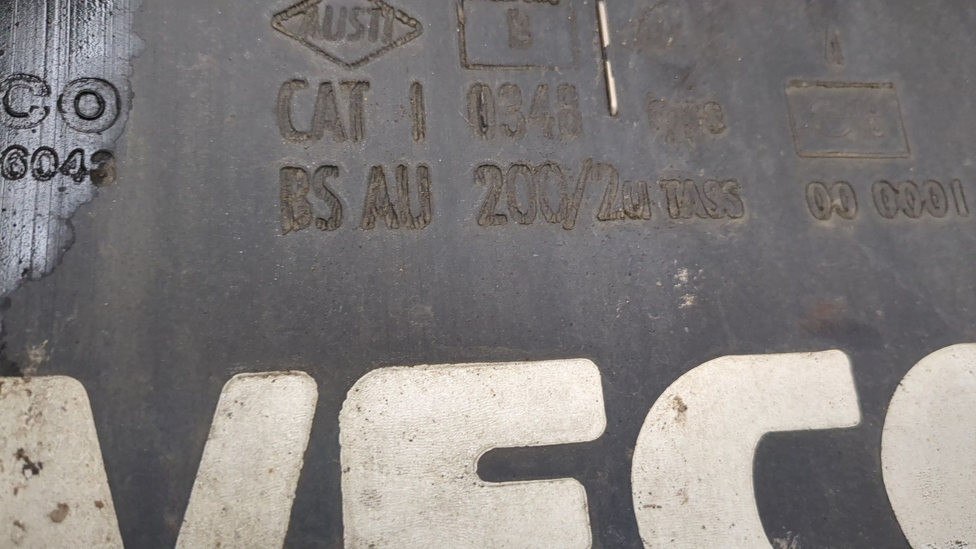 Крыло переднее левое