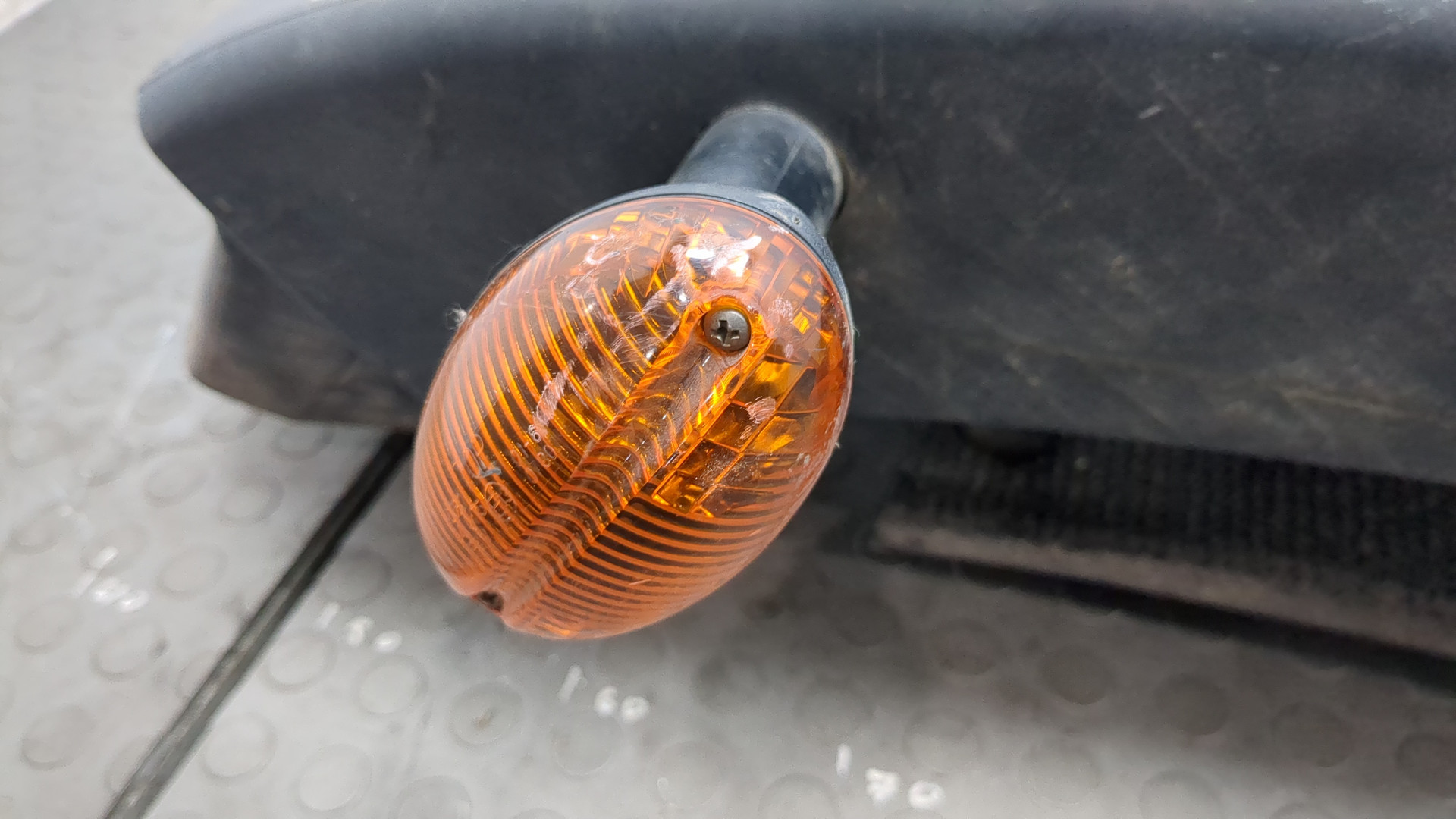 Крыло переднее левое