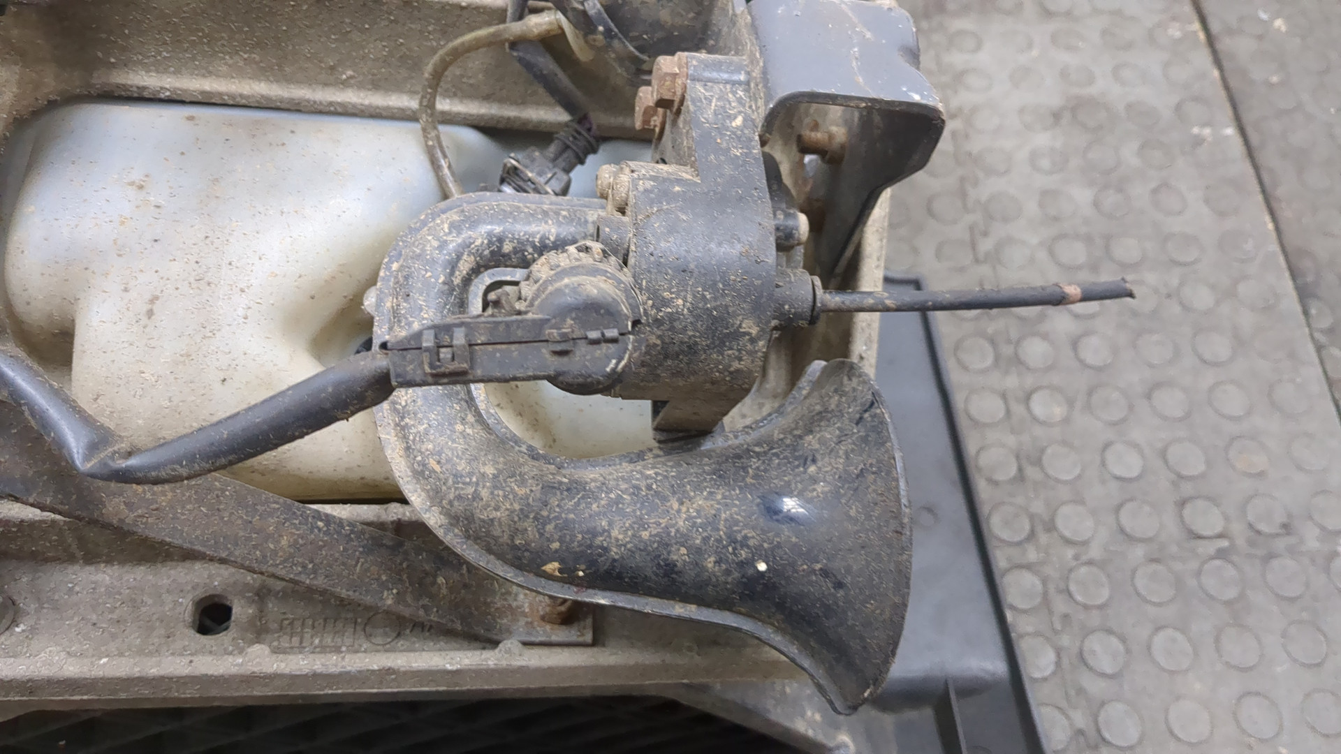 Подножка левая