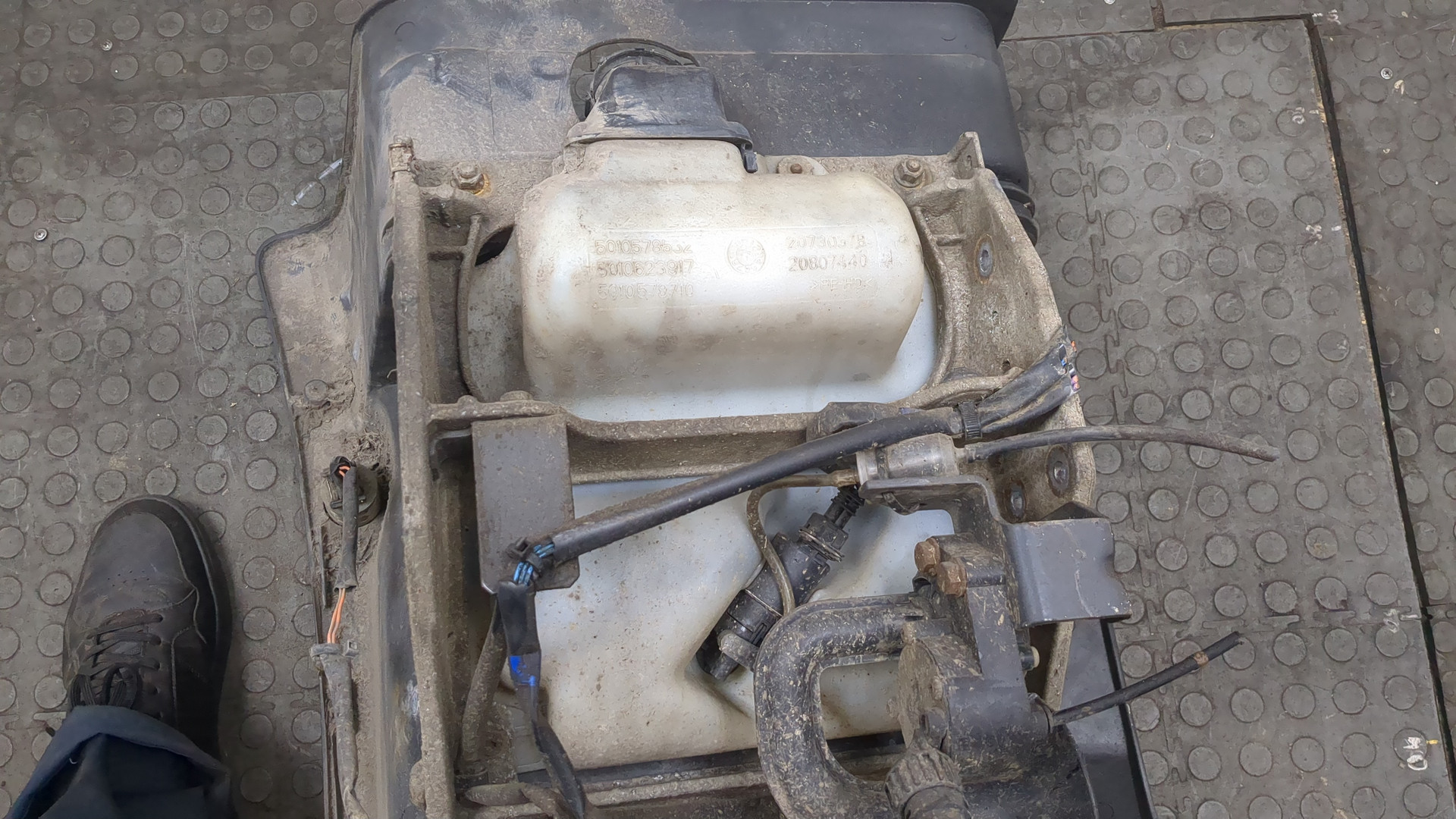 Подножка левая