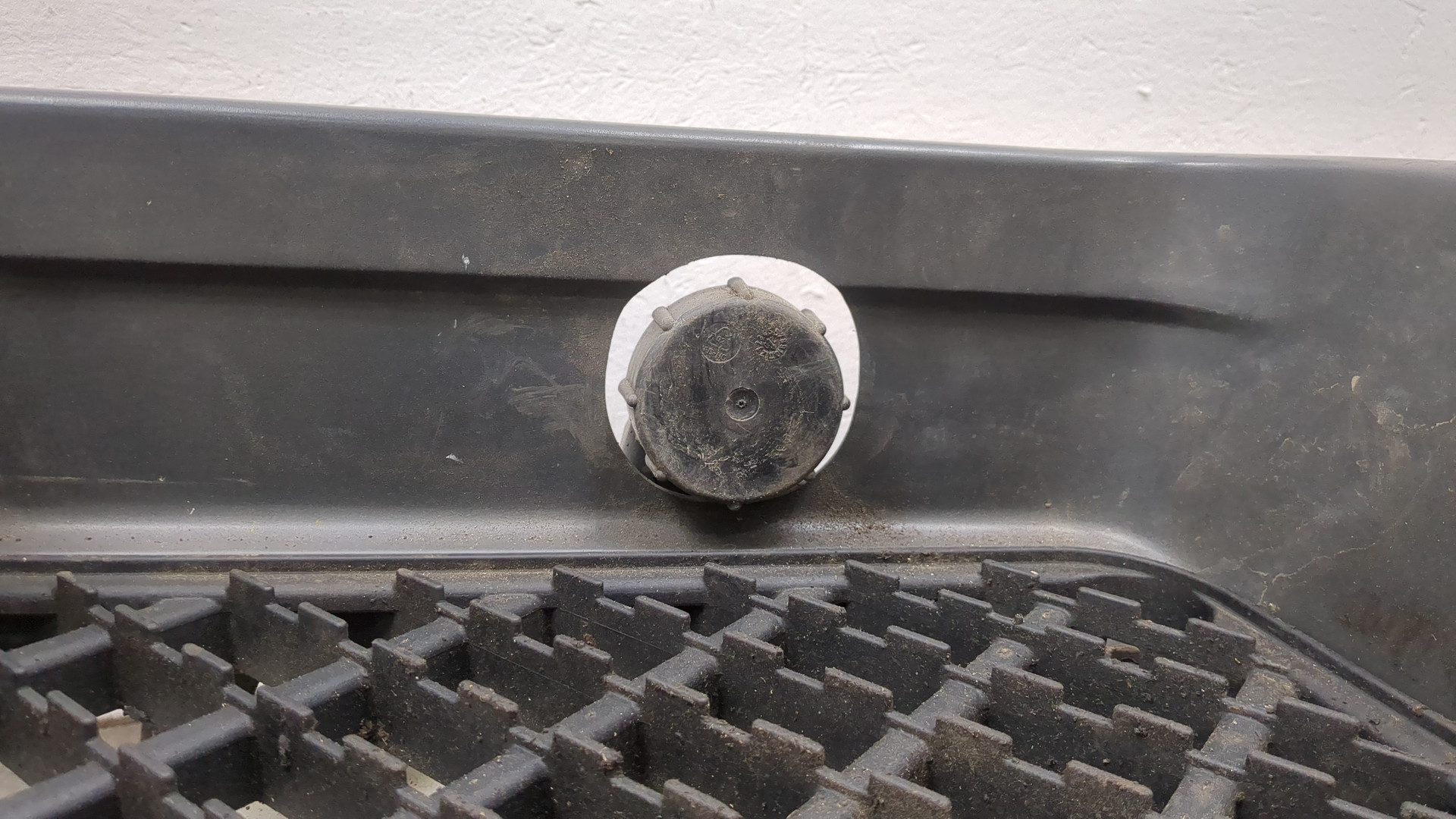 Подножка левая