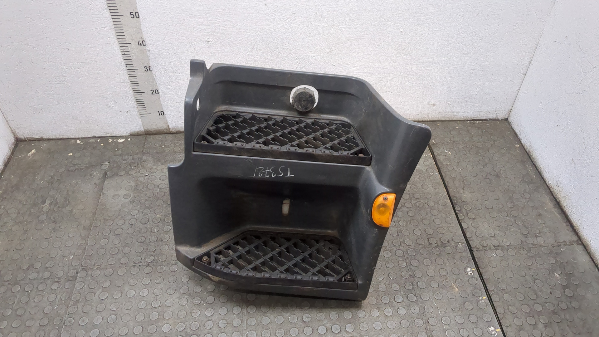 Подножка левая