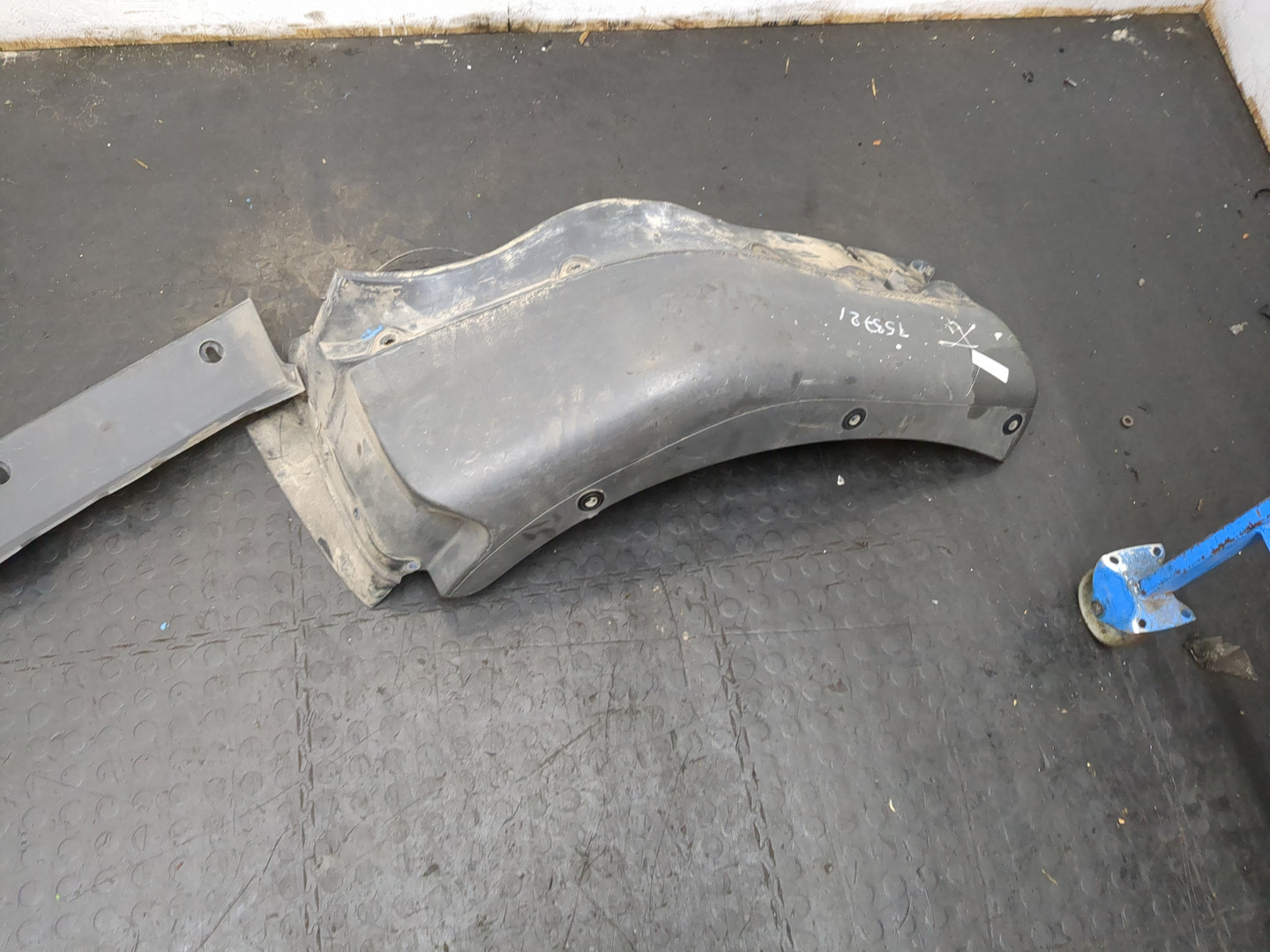 Крыло заднее левое