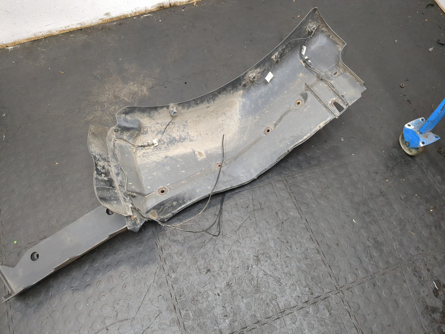 Крыло заднее левое