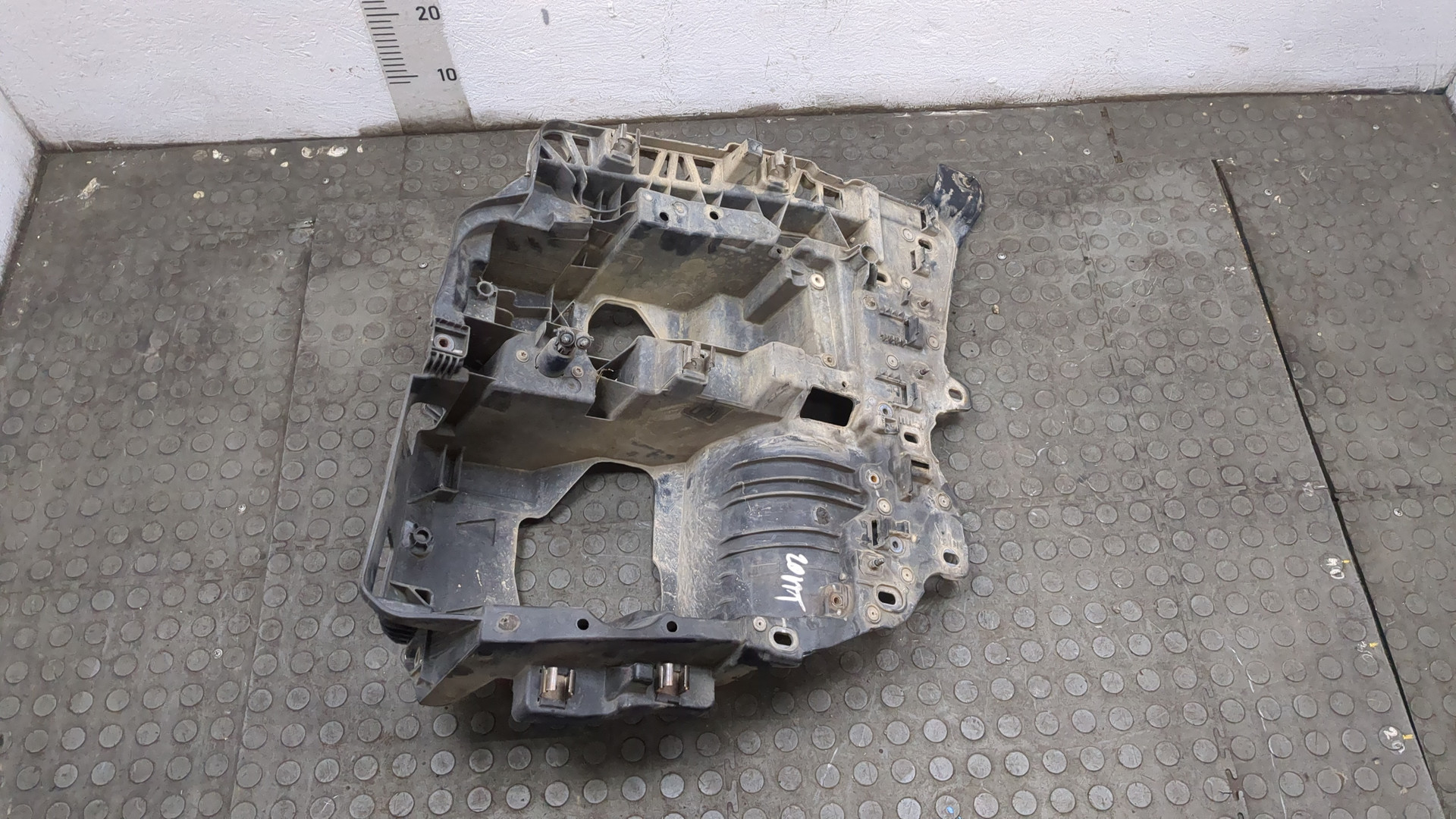 Кронштейн фар левый