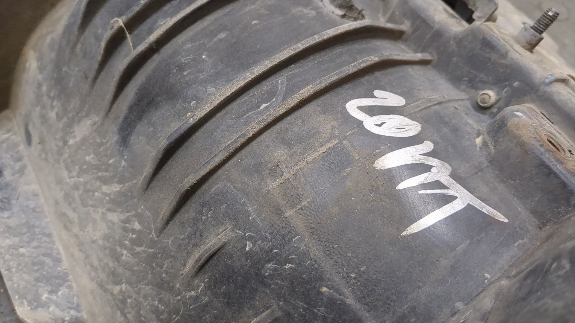 Кронштейн фар левый