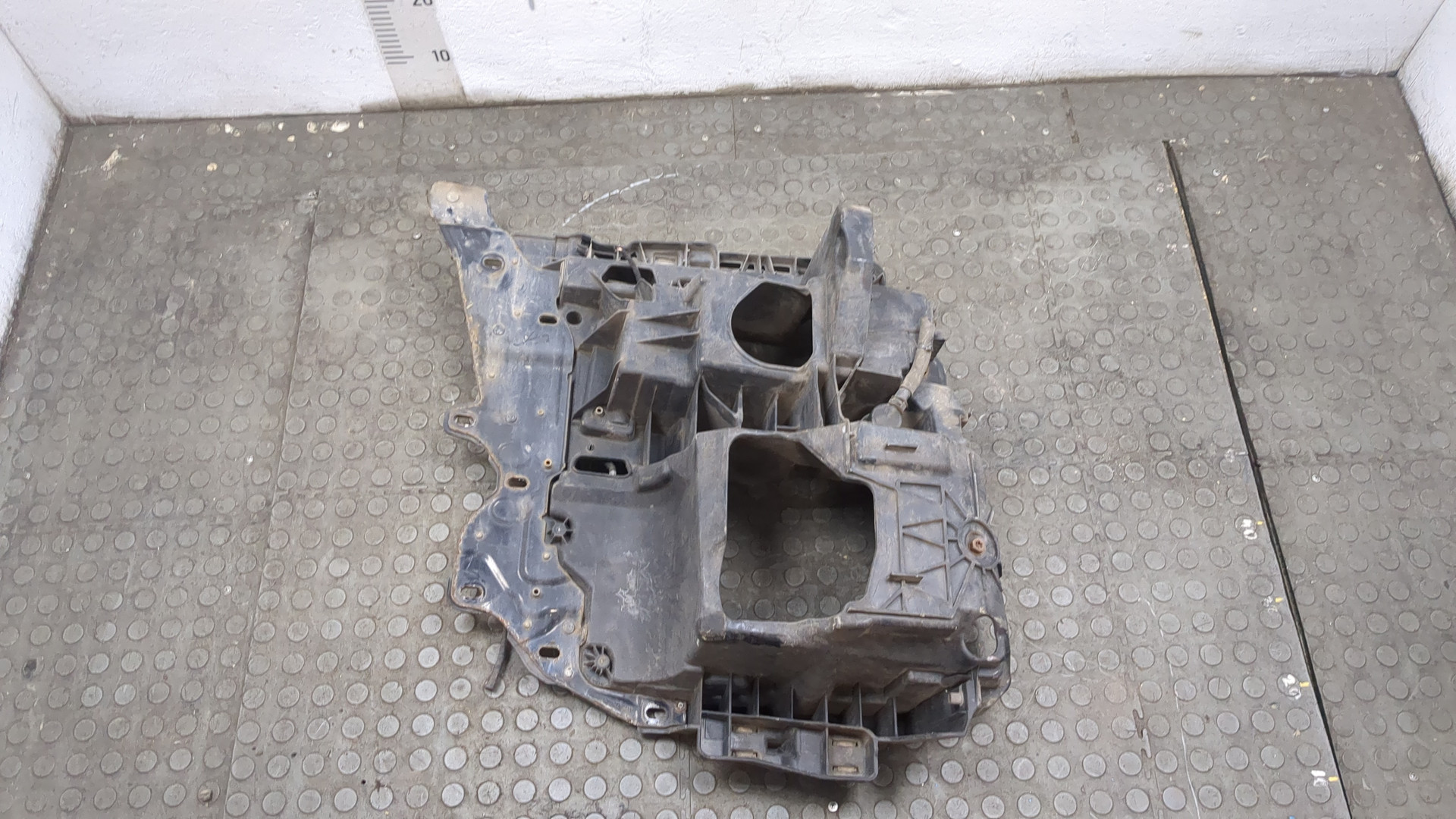 Кронштейн фар правый