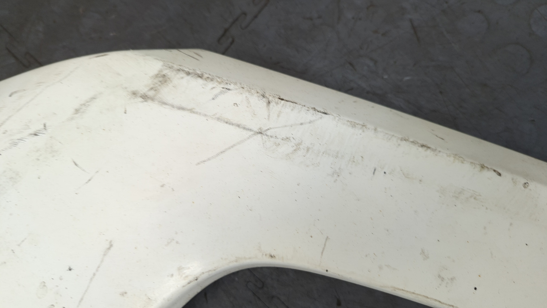 Планка под фару правая