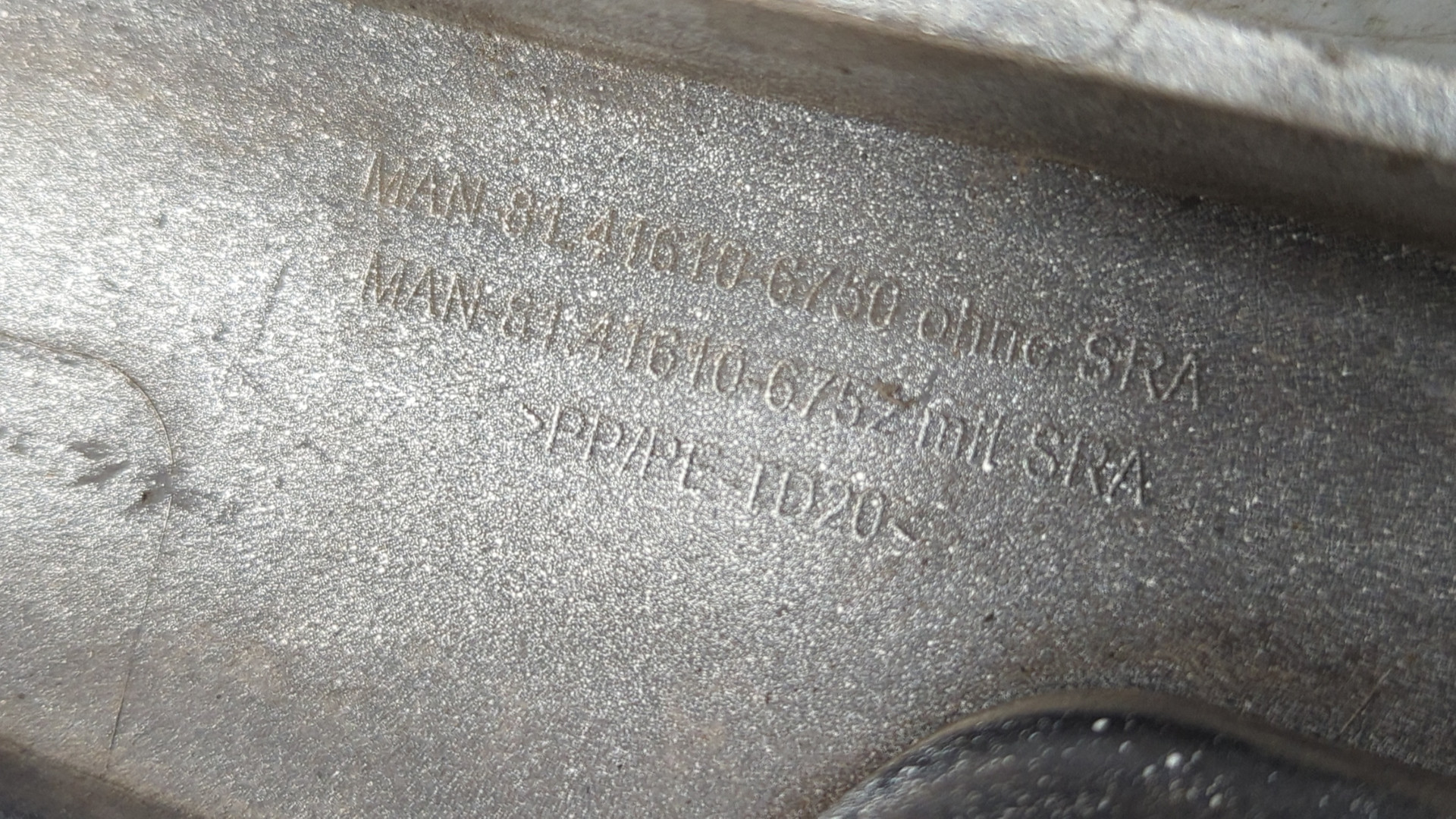 Планка под фару правая