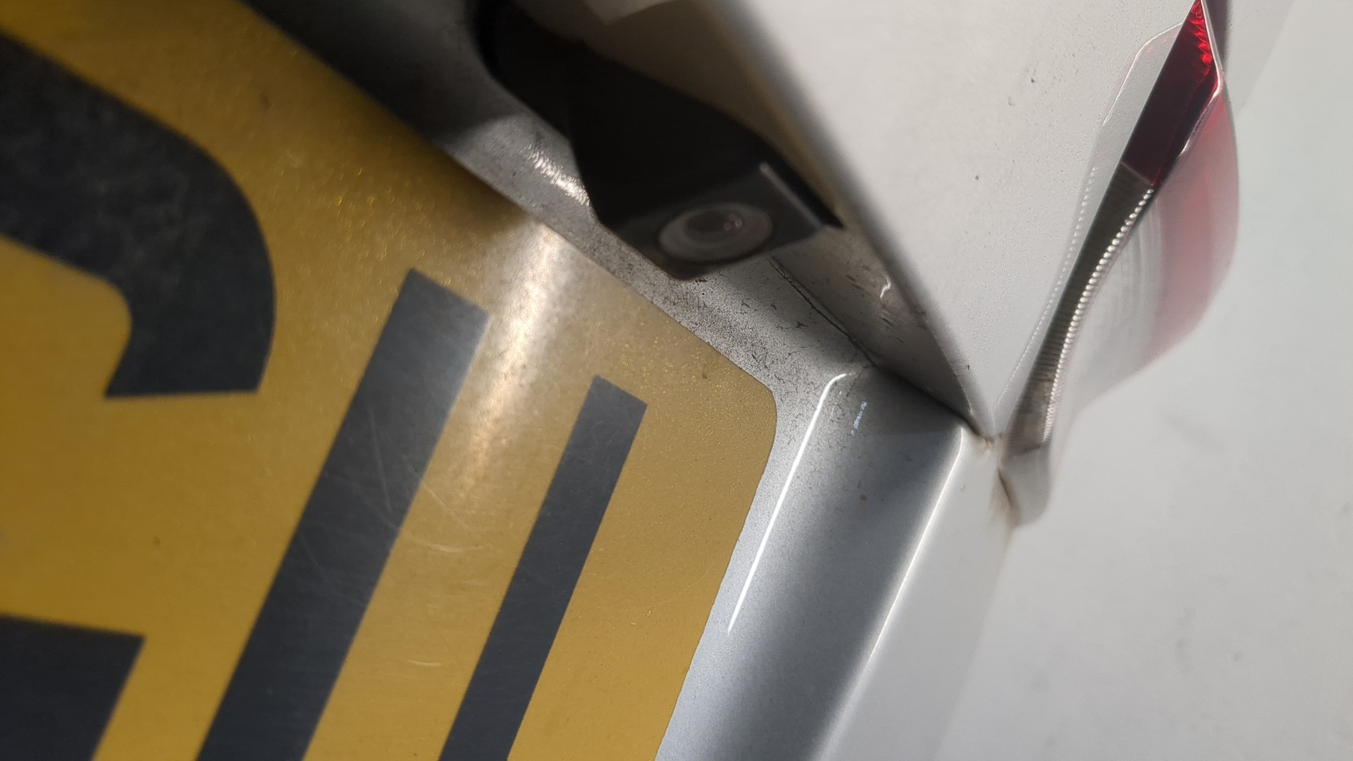 Дверь багажника