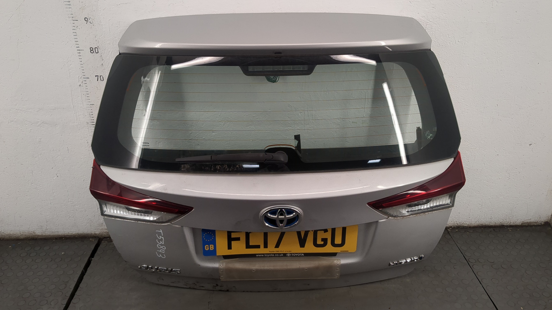 Дверь багажника