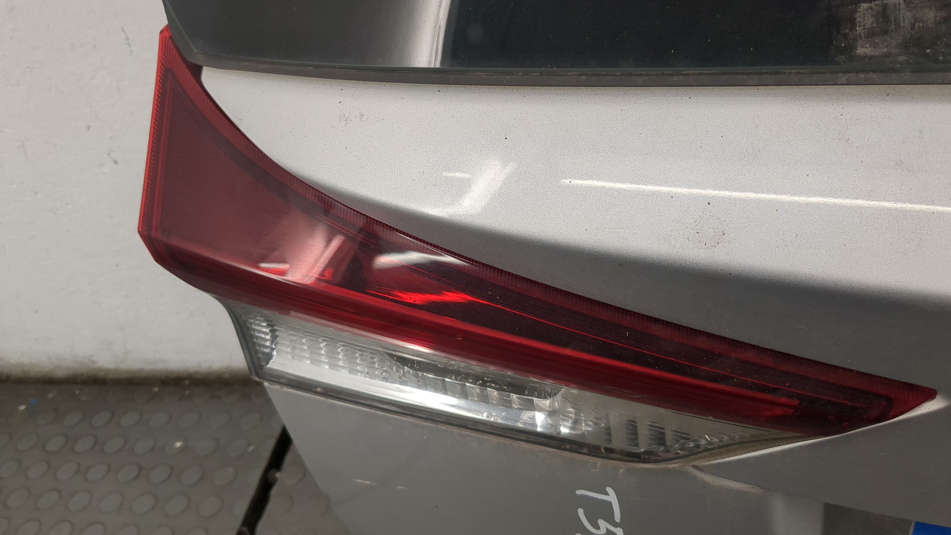 Дверь багажника